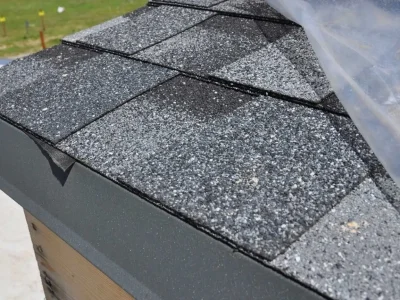 Asphalt shingle roof edge
